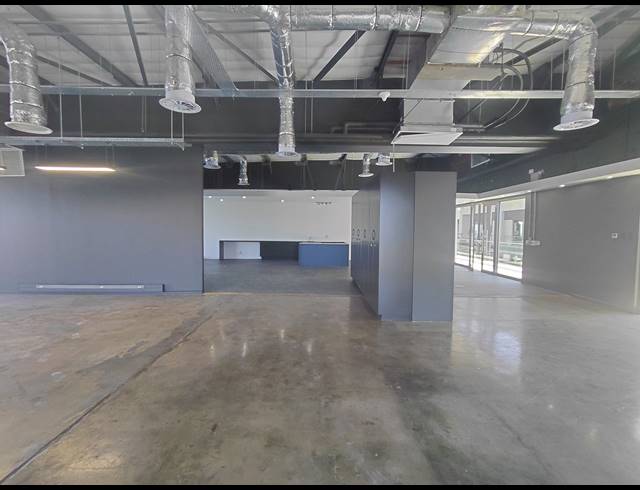 287M² OFFICE TO LET IN MAGALIESSIG
